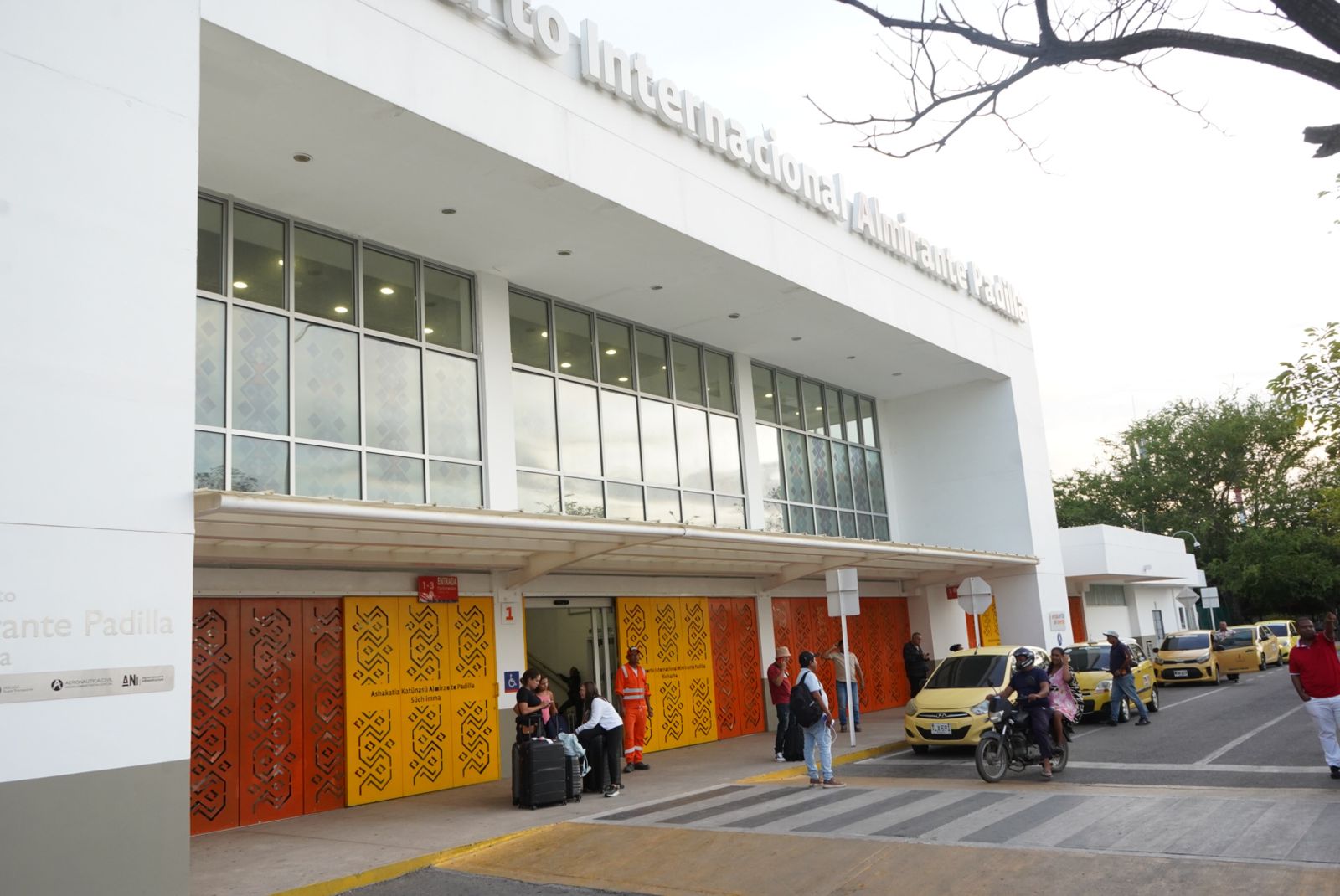 Inversión de 50 mil millones para el Aeropuerto Almirante Padilla