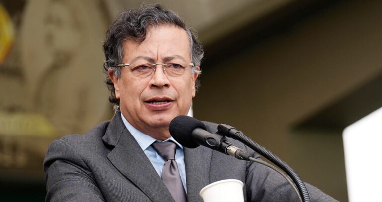 Presidente Petro restringe encuestas políticas